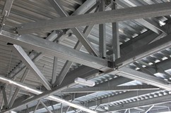 Ocelová konstrukce zastřešení parkovacího domu na pražském letišti